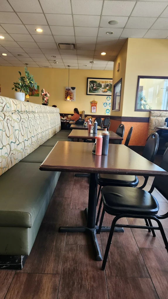 Family-owned Vietnamese restaurant Saigon Sun in Okotoks, AB serving fresh pho and vermicelli bowls